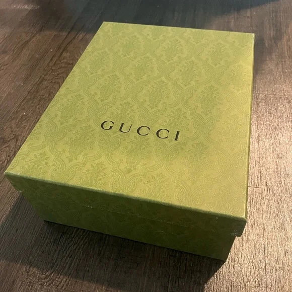 Gucci Sneakers - Picture 6 of 7